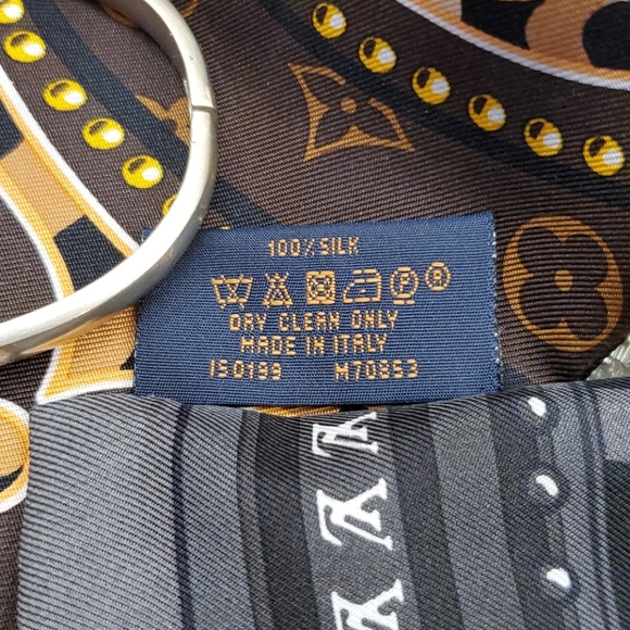 SOLD!!! LOUIS VUITTON "World" Bandeau - New In Box - Picture 6 of 8